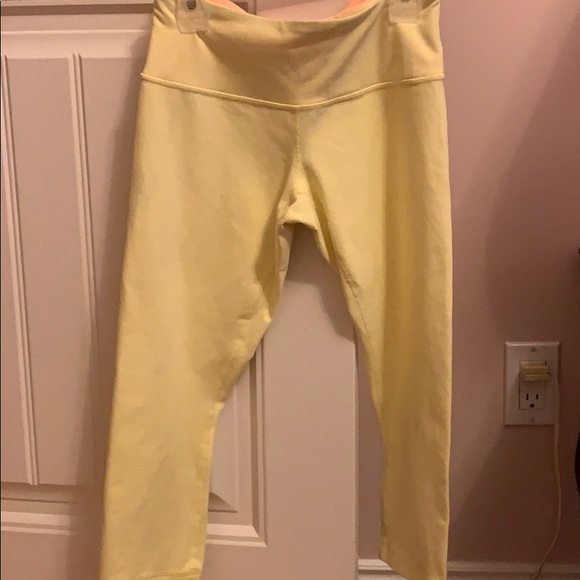Lululemon Wunder Under Mid Rise Crop in Pale Yellow - Picture 3 of 5